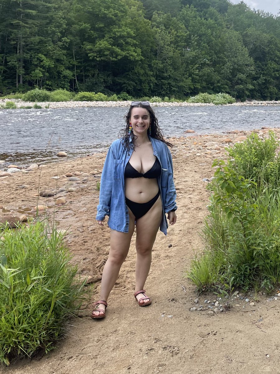 omarsmanager's tweet image. being wlw is so freeing like i can’t describe how i feel more like myself and confident than ever even spending the holiday with a bunch of homophobic christians