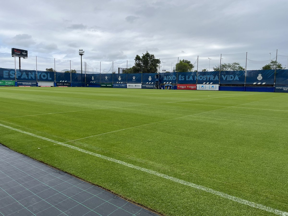 RidgewayPas's tweet photo. Fantastic training session @RCDEspanyol @ridgewaypedept #RWAbroad 🇪🇸☀️⚽️ https://t.co/FfUtCpn0cg