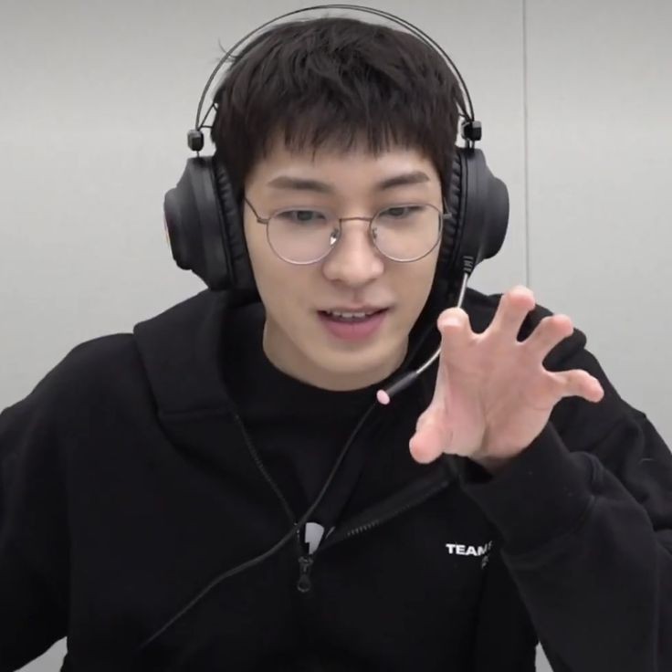 yeoo_e's tweet image. #wonu :( ≧∀≦)ノ