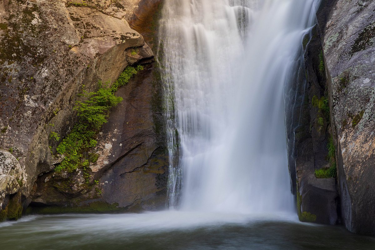 TMSkyHumPhoto's tweet image. Hope everyone had a great 4th. Here’s a big beautiful waterfall from NC. #Waterfall #waterfallwednesday #photograghy