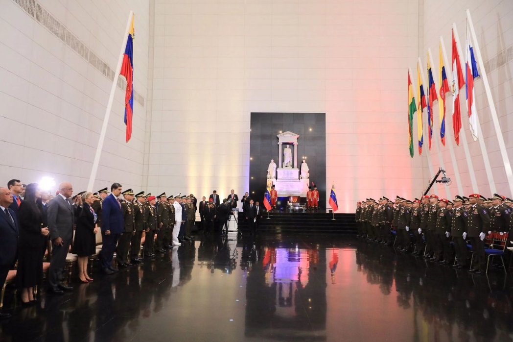 La <a href="/ArmadaFANBVzla/">Armada_ve</a> se complace en felicitar a los Oficiales que alcanzaron el Grado de Vicealmirante y Contralmirante, logro obtenido con el máximo esfuerzo y sacrificio con honor y lealtad ante la Patria. BZ!!!