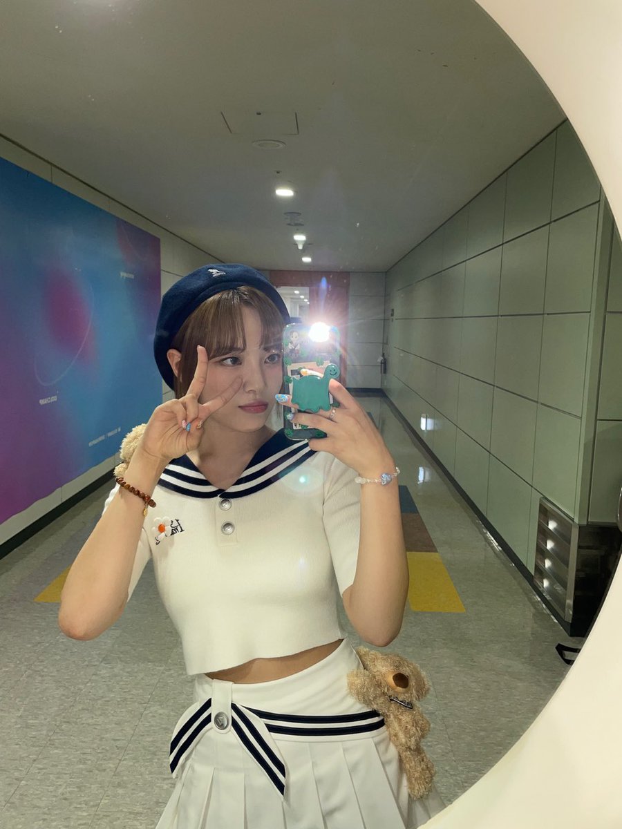 Billlieofficial's tweet photo. [#문수아] 수요일은 시간이 너무 빨리가 ･᷄-･᷅
빌리브 오늘도 너무 고마워요💜아건밥행☘️

#Billlie_Letter https://t.co/EVzhYLC8fe