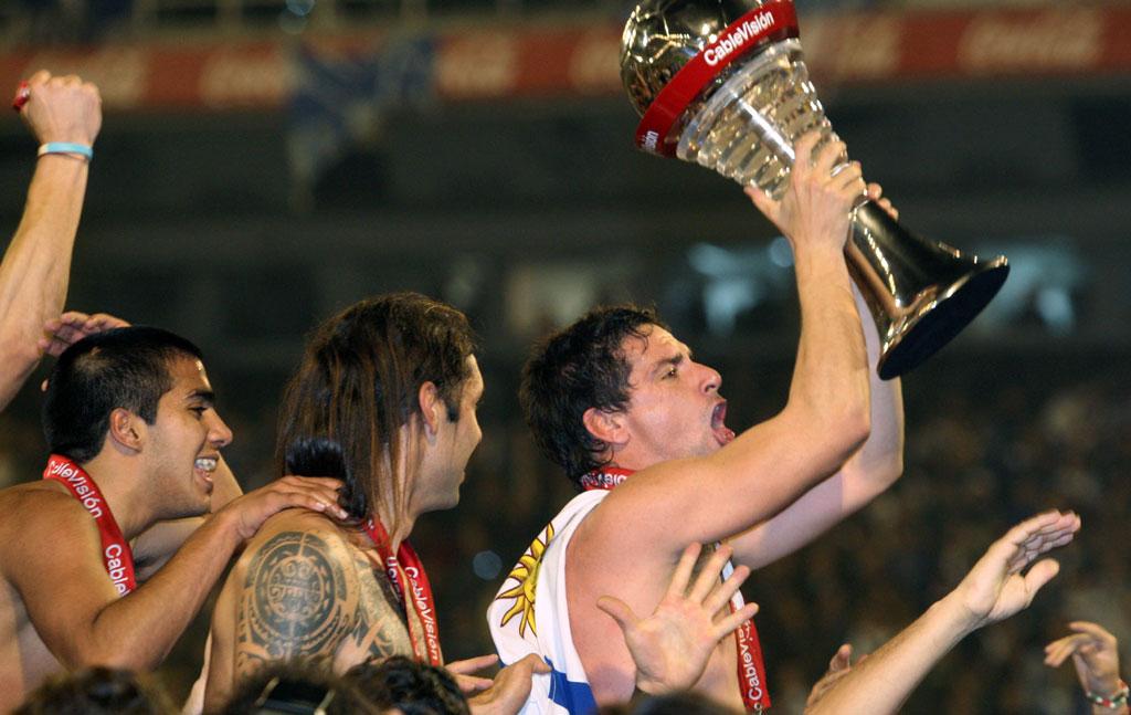 Velez's tweet photo. 🏆 Hace 14 años, #Vélez derrotaba por 1 a 0 a Huracán en el Amalfitani, con gol de Maxi Moralez y se proclamaba por séptima vez campeón del Fútbol Argentino.

"𝑴𝒐𝒓𝒂𝒍𝒆𝒛 𝒚 𝒆𝒍 𝒄𝒂𝒎𝒑𝒆𝒐𝒏𝒂𝒕𝒐..." ⭐️

👨🏻‍💻 https://t.co/AN0xT3MWM5 https://t.co/T1MfMHIaGP