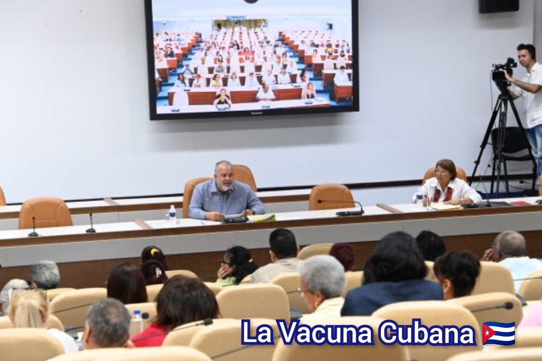 El Primero Ministro de la República @MMarreroCruz enfatizó que la Atención a la Población es una prioridad y no constituye un favor si no una obligación para los que ocupan responsabilidades en los diferentes niveles de dirección. El pueblo es prioridad en la Revolución. #Cuba
