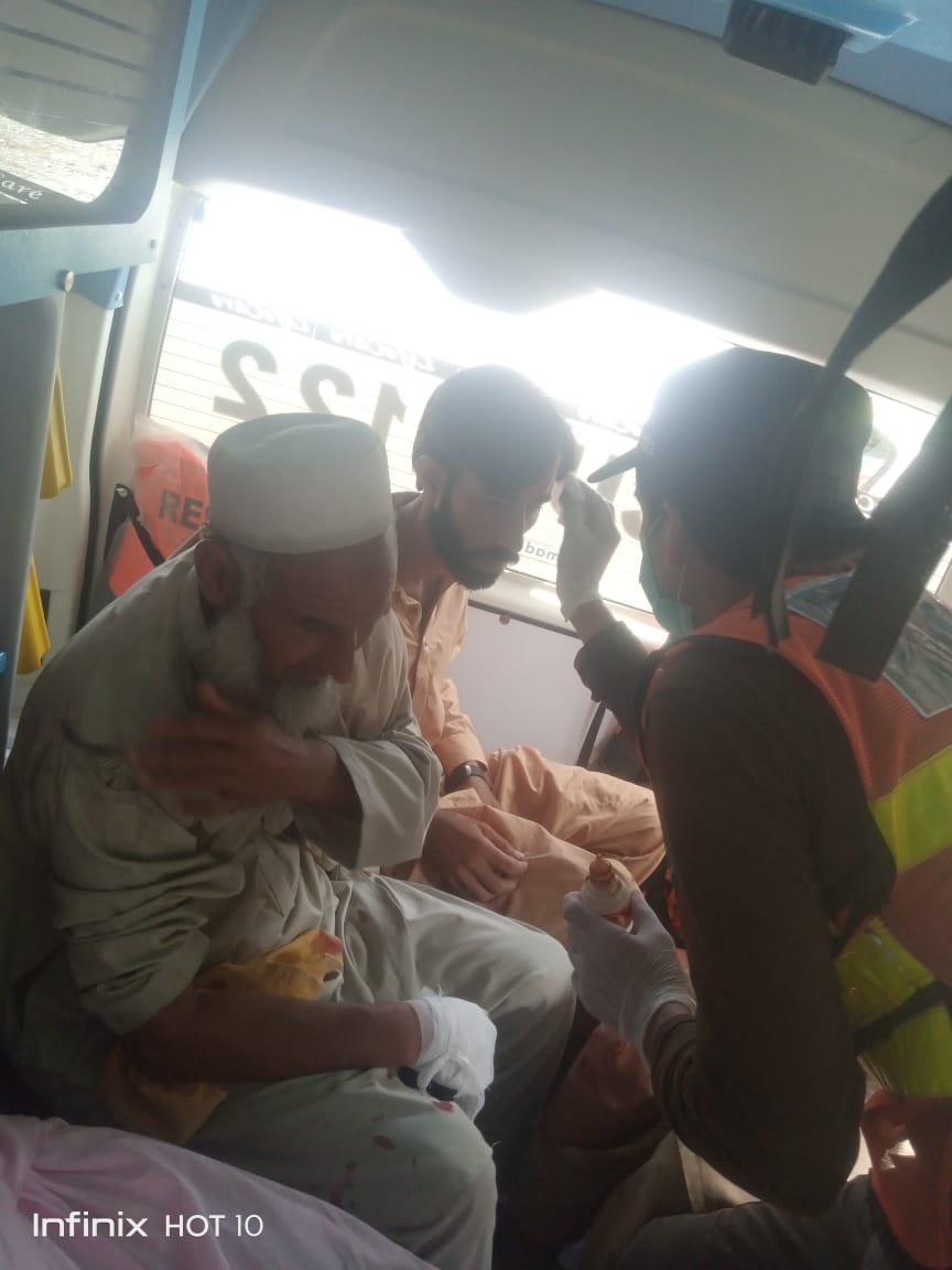1122bajaur's tweet photo. *ریسکیو 1122 باجوڑ*

ناواگٸی ساگی روڈ پر رکشہ اور موٹر ساٸیکل کے مابین حادثہ

حادثے میں 6 افراد زخمی

اطلاع ملنے پر ریسکیو 1122 باجوڑ کی میڈیکل ٹیم نے بروقت رسپانس کرتے ہوۓ زخمیوں کو فرسٹ ایڈ فراہم کرنے کے بعد تحصیل ہیڈ کوارٹر ہسپتال ناواگٸی منتقل کر دیا https://t.co/MpnhvYDe72