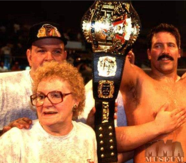 ringclassics's tweet photo. From @TheRealXPac to @TheRealAlSnow to Meanie, Phyllis Lee helped so many in the business! Hear “Da Blue Guy” give her her flowers! #OUDK

@BlueMeanieBWO @BrianRDJames @thecasiokid #BWDogg 🐾🎤💙 https://t.co/bDLPgGIsuu