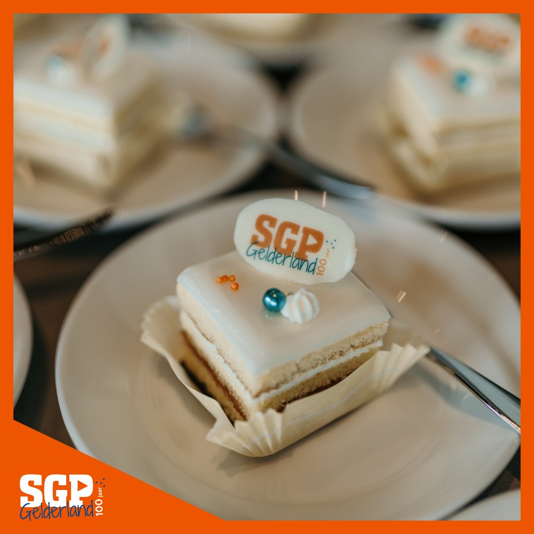 JUBILEUM | Vandaag vieren wij ons 100-jarig jubileum in de Staten. Fractievoorzitter <a href="/gerritaveresch/">Gerrit Averesch</a>  nam ons mee in de geschiedenis, en wees ons op onze leidraad in al die jaren: de Bijbel. Ook overhandigde hij een Rembrandtbijbel aan @CdK_johnberends.

#betrouwbaarenkoersvast