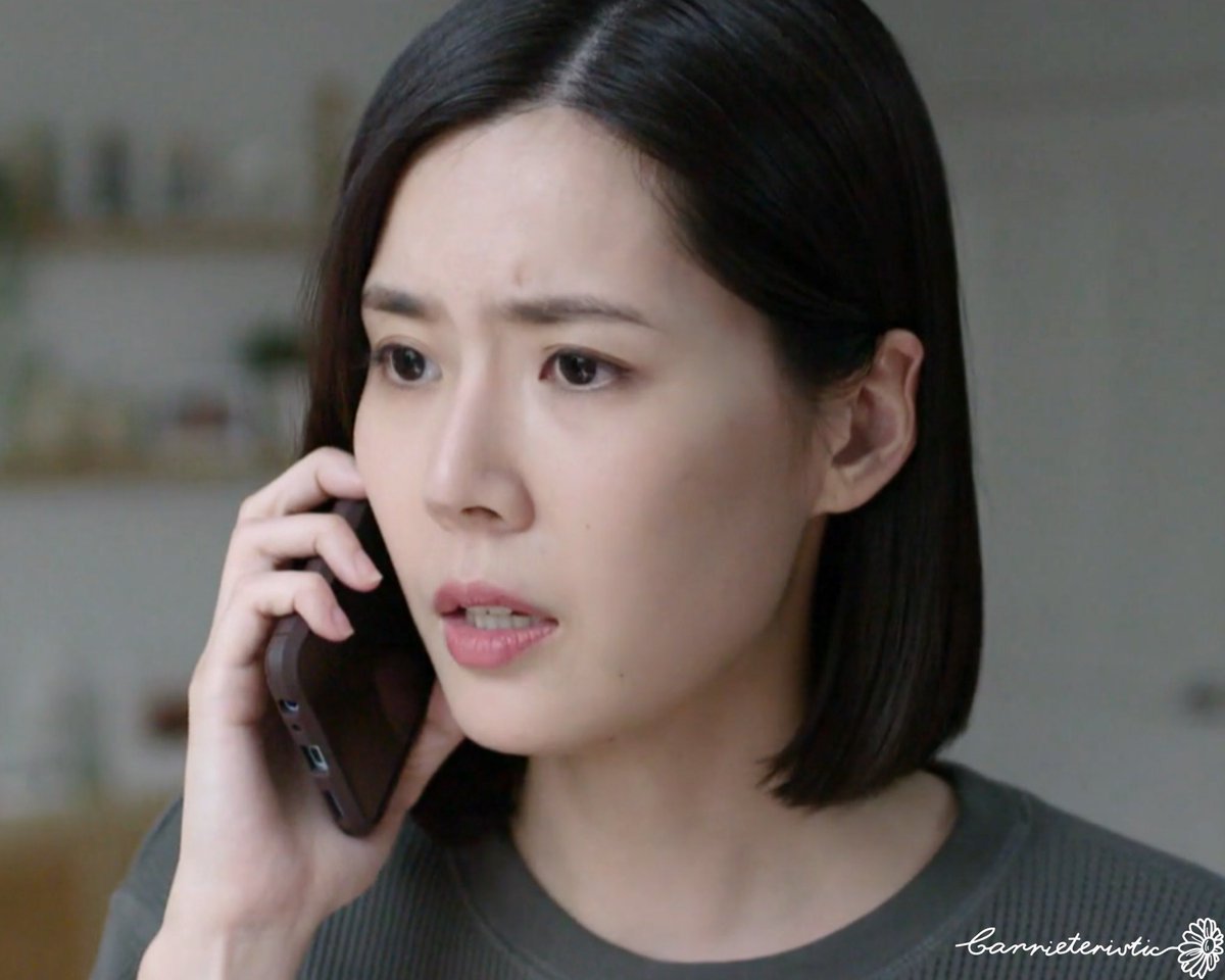 Carrieteristic_'s tweet photo. |#SHERO - EP18|
小夕已证实七年前杀死她父母和现在想要杀害她的罪魁祸首是同个人。主谋正在眼前，希望真相早日��晓 😢🙏

#MediacorpSHERO #张尹夕
#CarrieWong #黄思恬 https://t.co/3QwWaEUpkh