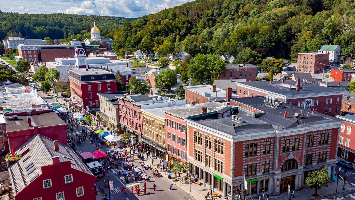 A recent <a href="/realtors/">REALTORS</a> survey found that 77% of Americans would pay a premium to live in a neighborhood where they could easily walk to parks, shops and restaurants. That number jumps to 92% for ‘Gen Z.’
nar.realtor/reports/nar-co…