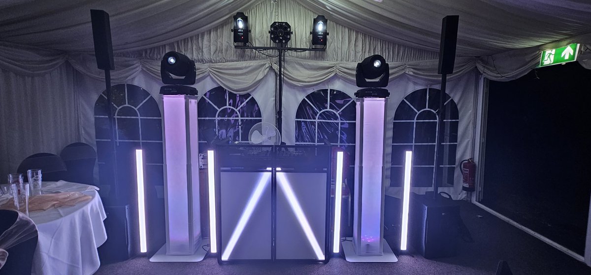 DjMikeFlash's tweet photo. Last week was prom week. Working with #BGN school in Banbury at The Cromwell Lodge Hotel. 

The Sixth Form students enjoyed a 3 course meal, awards, and a DJ Mike Flash party to close the night. 🥳 

https://t.co/XZefsUCDDD 
#Banbury #MobileDJ #Disco #DJ https://t.co/H9iTdh0mEt