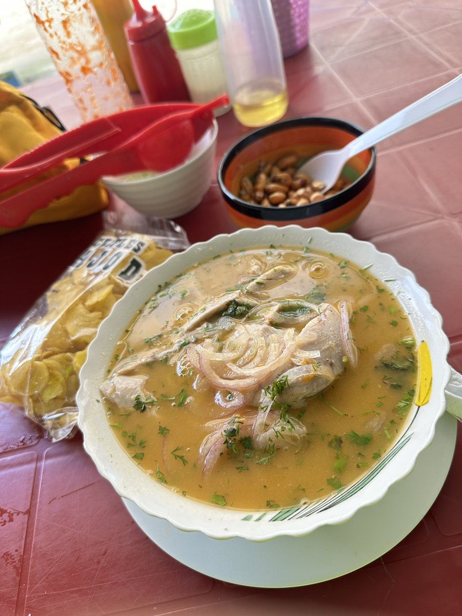 Moonkaiser's tweet photo. @Dario1809 El yaguarlocro es una buena sopa, pero el encebollado es más que una sopa. Es un elixir (Léase con voz del Coco).  🤣🤣 https://t.co/tOXtIhFyGW