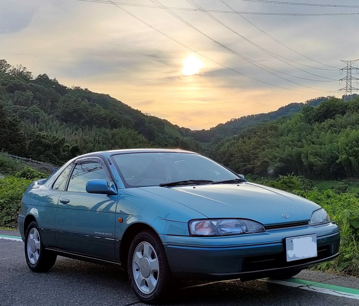 itiyuki's tweet photo. 「友達以上、恋人未満。そんな二人のラバーズクーペ」を納車しました(自分で自分に)

30年前に初めて買ったクルマをまた入手出来て感無量です。30年物とは思えない走行1.4万キロ、ガレージ保管と思える内外装状態。エモすぎて涙出てきます (╯•﹏•╰) https://t.co/Lf0lv2PkXa