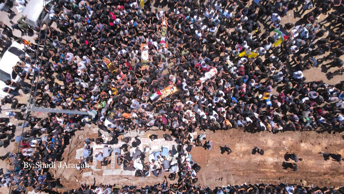 JENIN | 10 of the 12 slain #Palestinian youths are laid to rest in a mass grave in the Martyrs' Cemetery in #Jenin this afternoon, after a funeral procession that lasted for hours was attended by thousands. Photos: Mohammad Turabi/J24, Mohammad Samreen, Shadi Jarar'ah