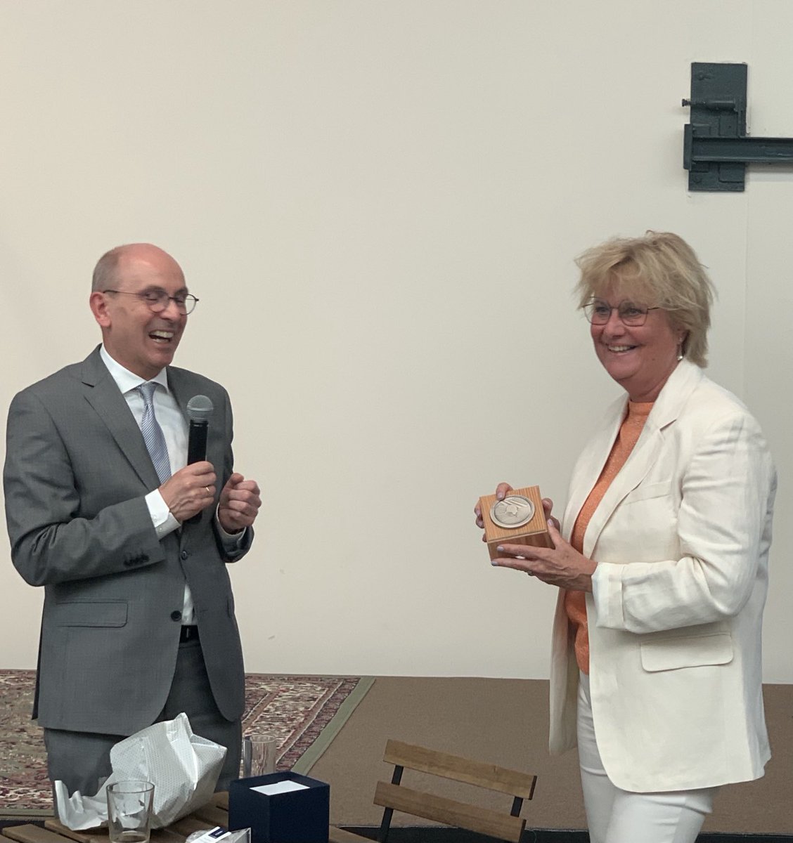 Namens alle Dijkwerkers in het HWBP: Michèle Blom bedankt! Voor je grote inzet en toewijding voor de alliantie HWBP en het programmabestuur. #dijkwerkers
