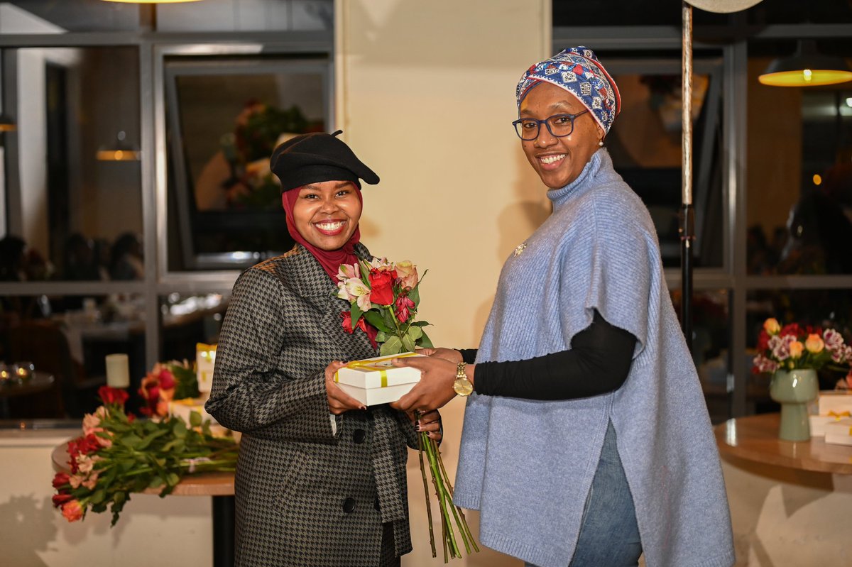 naylachebet's tweet image. Glad to have been a part of the 2nd Edition of #NetworkingWithAPurpose at @GrenieraPainKE hosted by @nadia_abdalla_.

It was a fun-filled session of learning, art, networking and sharing.

The theme was &apos;Declutter and Bloom&apos; and surely enough we did.

#SheBreaksBiasAfrica