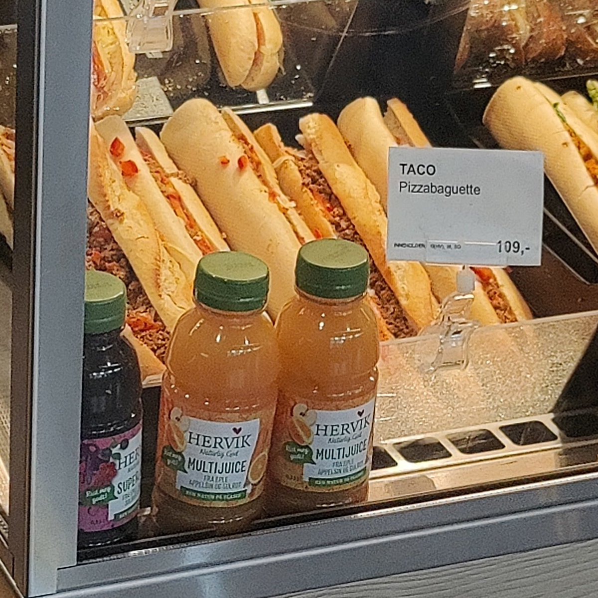 lads I found the absolute platonic ideal example of Norwegian cuisine at the airport: managing to offend three separate nations in one fell swoop. perfection. unimprovable-upon. 10/10