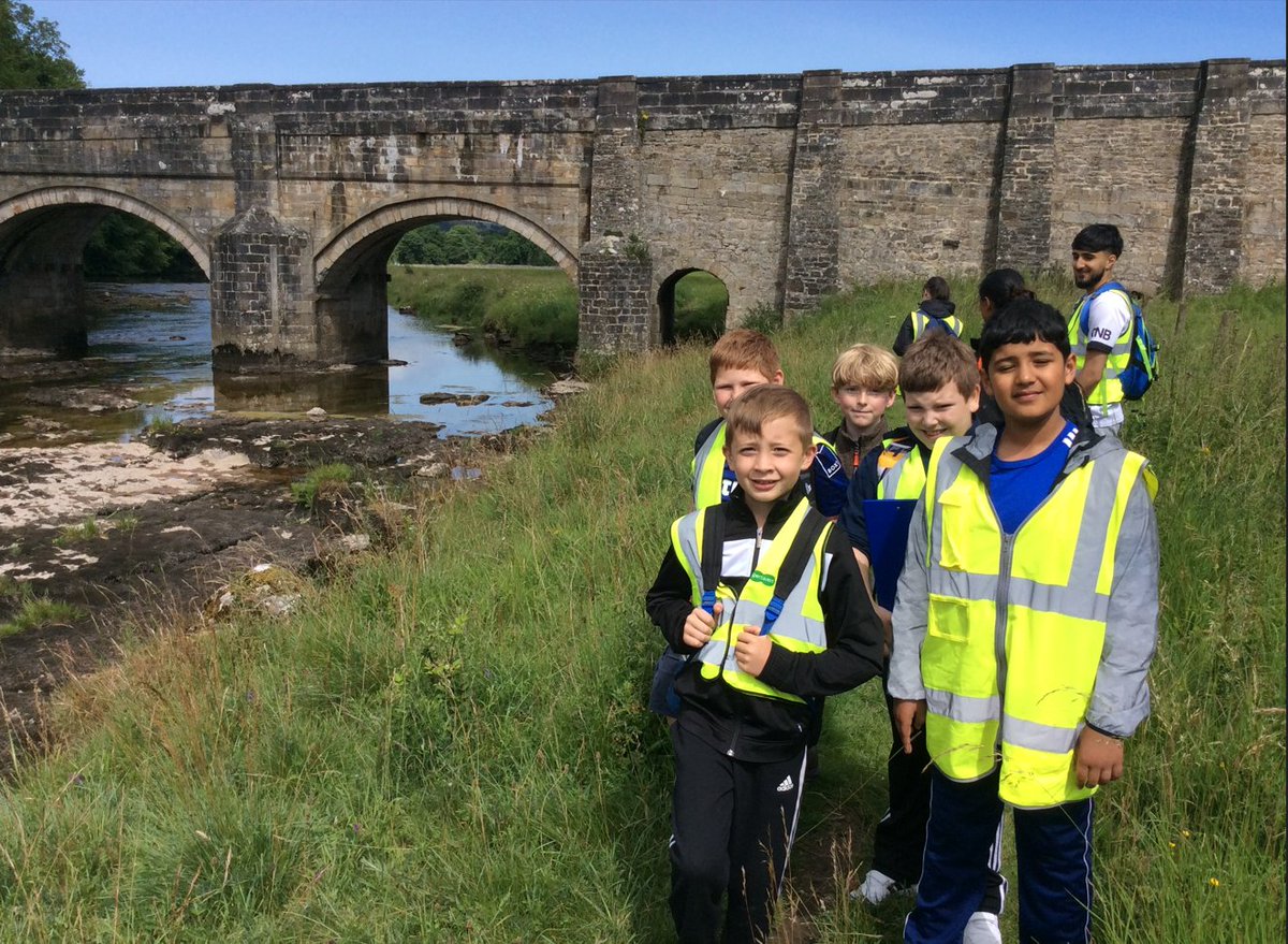 Yr 3 and Yr 4 had  a great day out walking around Linton Falls and Grassington honing their Geographical skills.