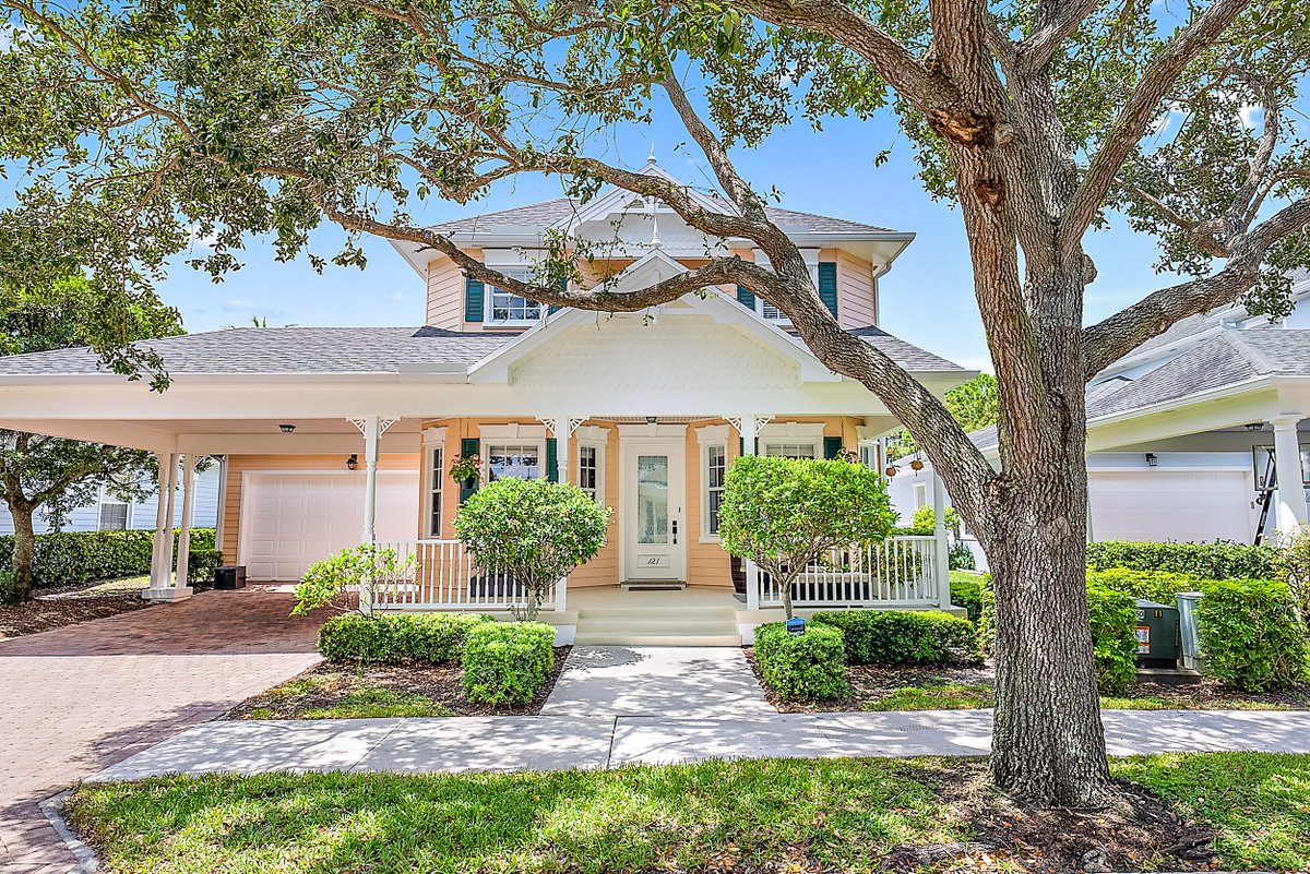 SimmondsTeam's tweet image. #JUSTLISTED 121 Marlberry Cir, Jupiter FL! 5 bed + office, 3.1 bath pool home in prime location in NewHaven at Abacoa! Custom pool, fenced yard, preserve views and master suite on 1st floor! Don't miss this opportunity to see this home! Call Amy at 561.427.3617 for details.
