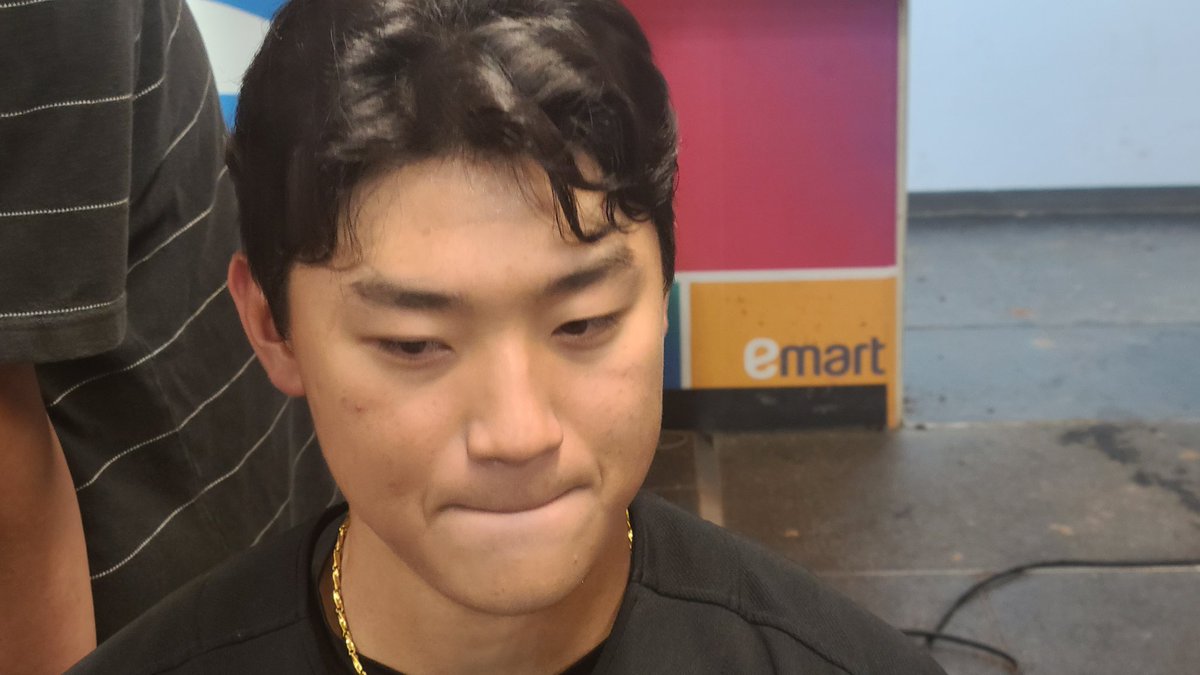 김도영 선수 떠난 류지혁 선수 질문하자 눈시울이 붉어진.. 신인 때 가장 먼저 진심으로 다가와준 선배라 너무 감사했다고 대성통곡할까봐 제대로 눈도 못 쳐다봤다고