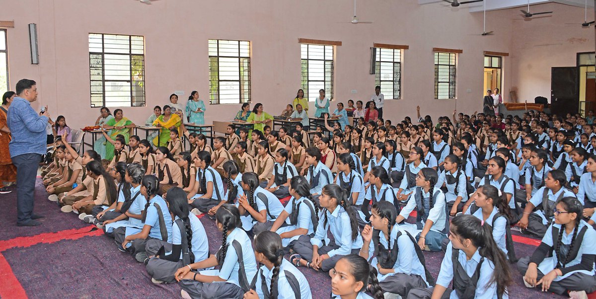 डायल फ्यूचर प्रोग्राम स्कूल शिक्षा के शासन सचिव ने जयपुर में की बालिकाओं की काउंसलिंग 
विद्यार्थियों को कॅरिअर की सही राह दिखाने में सक्रिय भूमिका निभाएं शिक्षक -शासन सचिव
dipr.rajasthan.gov.in/press-release-…