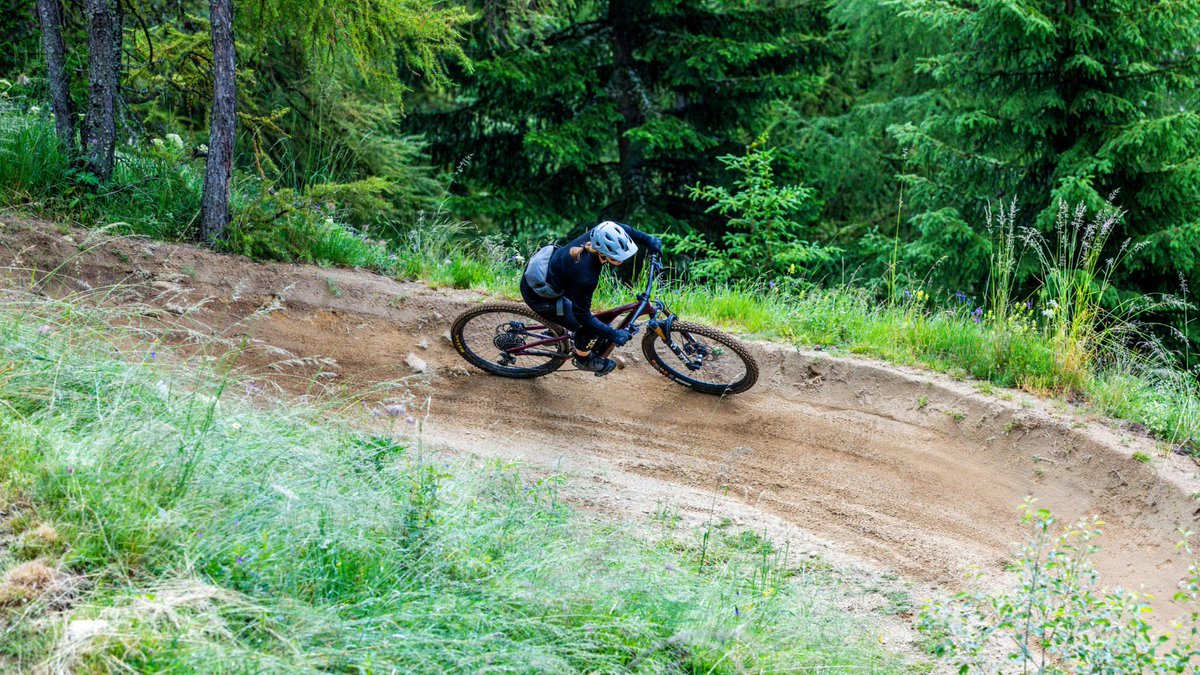 Développer la pratique #féminine du VTT : une priorité pour Valais 2025 ! 🚴‍♀️

👉 Pour en savoir plus : urlz.fr/mB19

#Valais2025 #ShapingtheFutureofMTB #FastandfemaleSUI #FastandfemaleValais