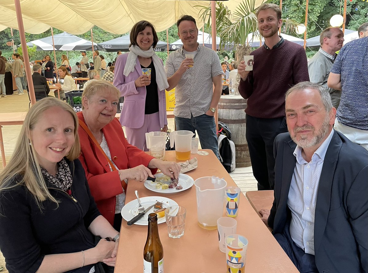 Thanks to all who joined us for the @BBBrussels summer drink yesterday! It was great to catch-up with many @Bristolalumni, #UnILiON colleagues, &amp; other friends of the Office - have a great summer and look forward to seeing you at our next networking event soon🌞#BristolInBrussels