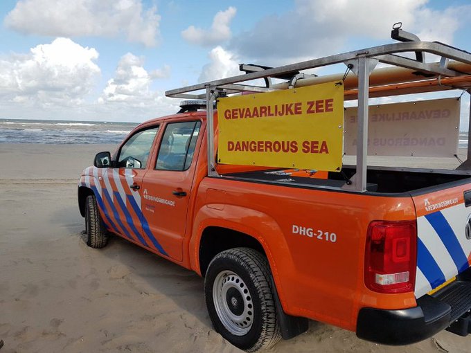 Let op: gezien de weersomstandigheden, wordt sterk afgeraden om te baden of te zwemmen. De zee is momenteel te gevaarlijk. Gekwalificeerde lifeguards lopen rond op de Haagse stranden om toezicht te houden.
