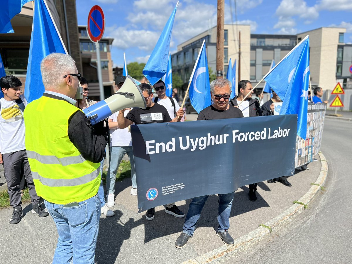 Markering av 5-Juli Urumchi massakren foran den kinesiske ambassaden i Oslo, Norway. #CloseTheCamps #Uyghur #5JulyUrumchi2009