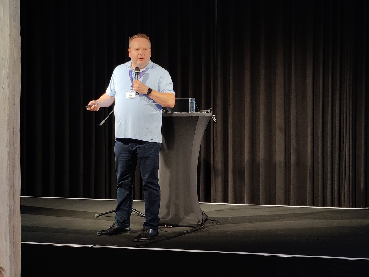netitwork's tweet photo. Christian Rapp from @snom talks at the Bavarian IT Solutions Day about new products, scalability and how businesses are connected with modern telephony around the globe. https://t.co/ukcKDiZIXv