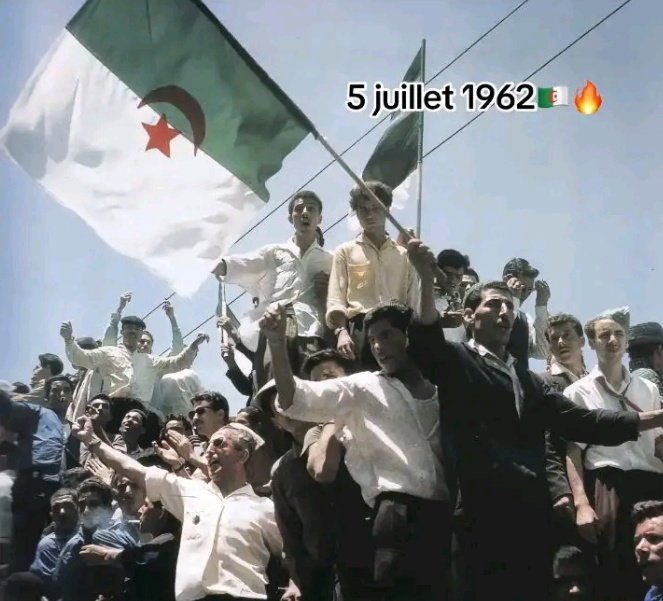 كل سنة و الجزائر و شعب الجزائر بألف خير 🇩🇿 عيد استقلال مجيد والله يديم الأمن والأمان على البلد و شعبها ♥️
#عيد_الاستقلال 
#5juillet1962 
#الجزائر