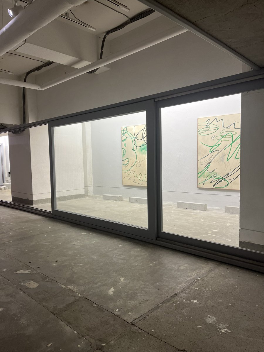 yuyamada_method's tweet photo. 完成度の高い作品と展示が、素晴らしい場で開催中。さては関係者全員センスが良いな？と思っていたところ、実際に来て見て話したら、全てが繋がって納得の良展でした。来週日曜まで(月火定休)。ぜひぜひ。

https://t.co/xlzSEi7mZY

#charlesmunka #tameshigaki #lignesdevies #insstudio https://t.co/ynuw8SpUwU