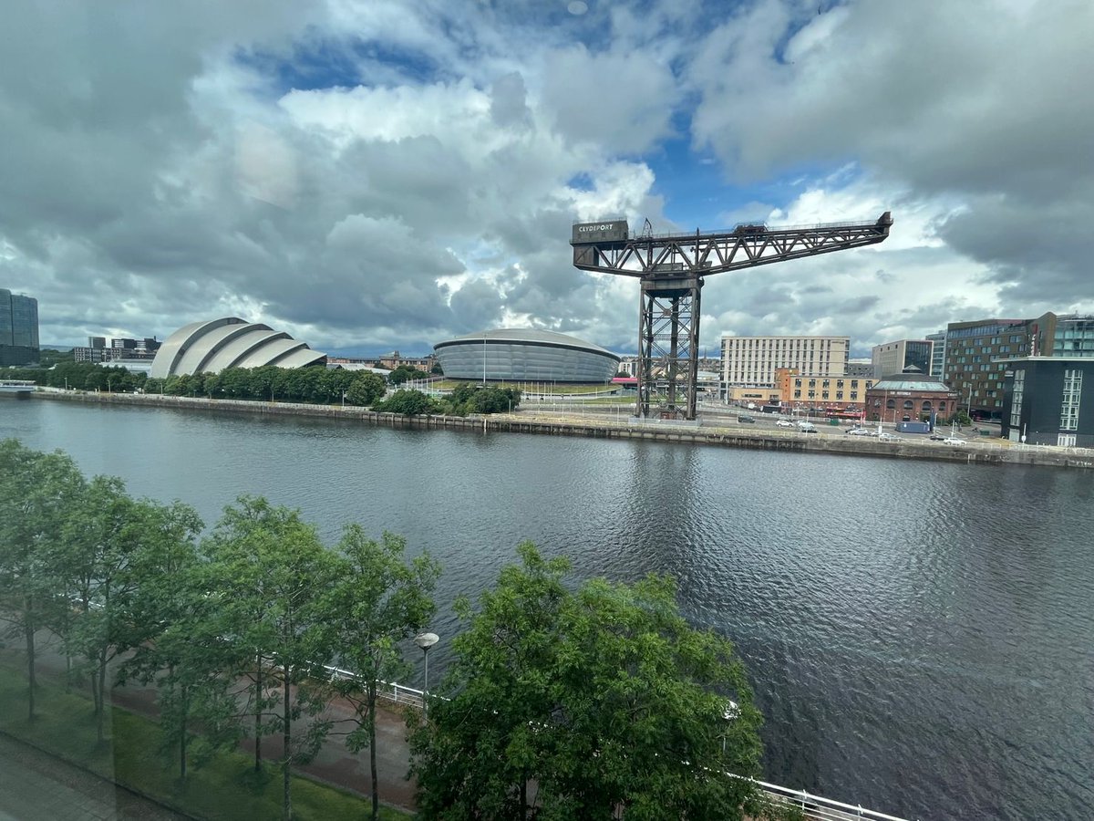 StarRefrig's tweet photo. 👏 @WeAreSTV for @VIBES_Awards #mediamasterclass. Spectacular view of River Clyde which has enough heat to provide renewable energy to homes & businesses across Glasgow. Same as #heatpump such as at Clydebank!🌊🔥 Often 90% less CO2. Fancy a visit? @SeanBattyTV https://t.co/YvDZT5czfp