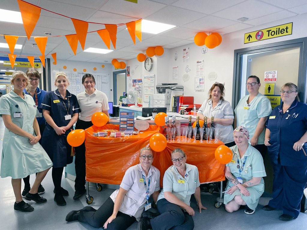 Day 3 of #alcoholawarenessweek we have had a Bottomless Nozecco Brunch. I'm told the patients have absolutely loved it today @GEHNHSnews @AlcoholChangeUK. I have such an amazing team! #teambede @nag2710