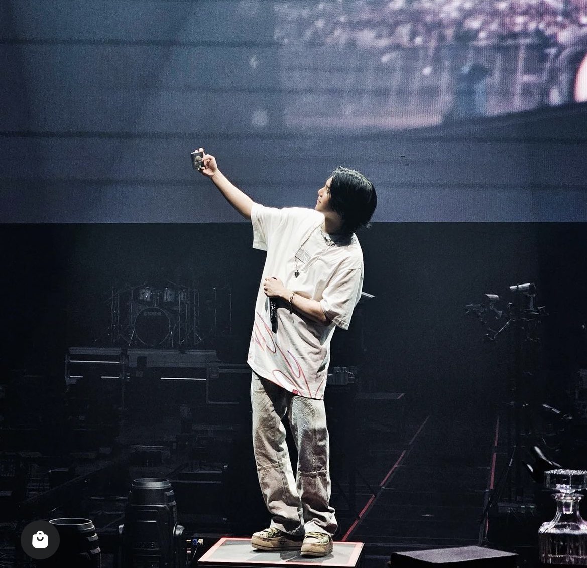 BANGTANITA_B1CS's tweet photo. [TRAD ITA] 230705 POST INSTAGRAM DI SAMSUNG MOBILE:

“Siamo stati molto felici di essere con voi durante il primo tour mondiale da solista di #SUGA! Speriamo che i vostri ricordi #conGalaxy e @.agustd durino per sempre. Questo è Galaxy! 💜 #GalaxyS23 Ultra #GalaxyxSUGA https://t.co/XcJWXOnhop