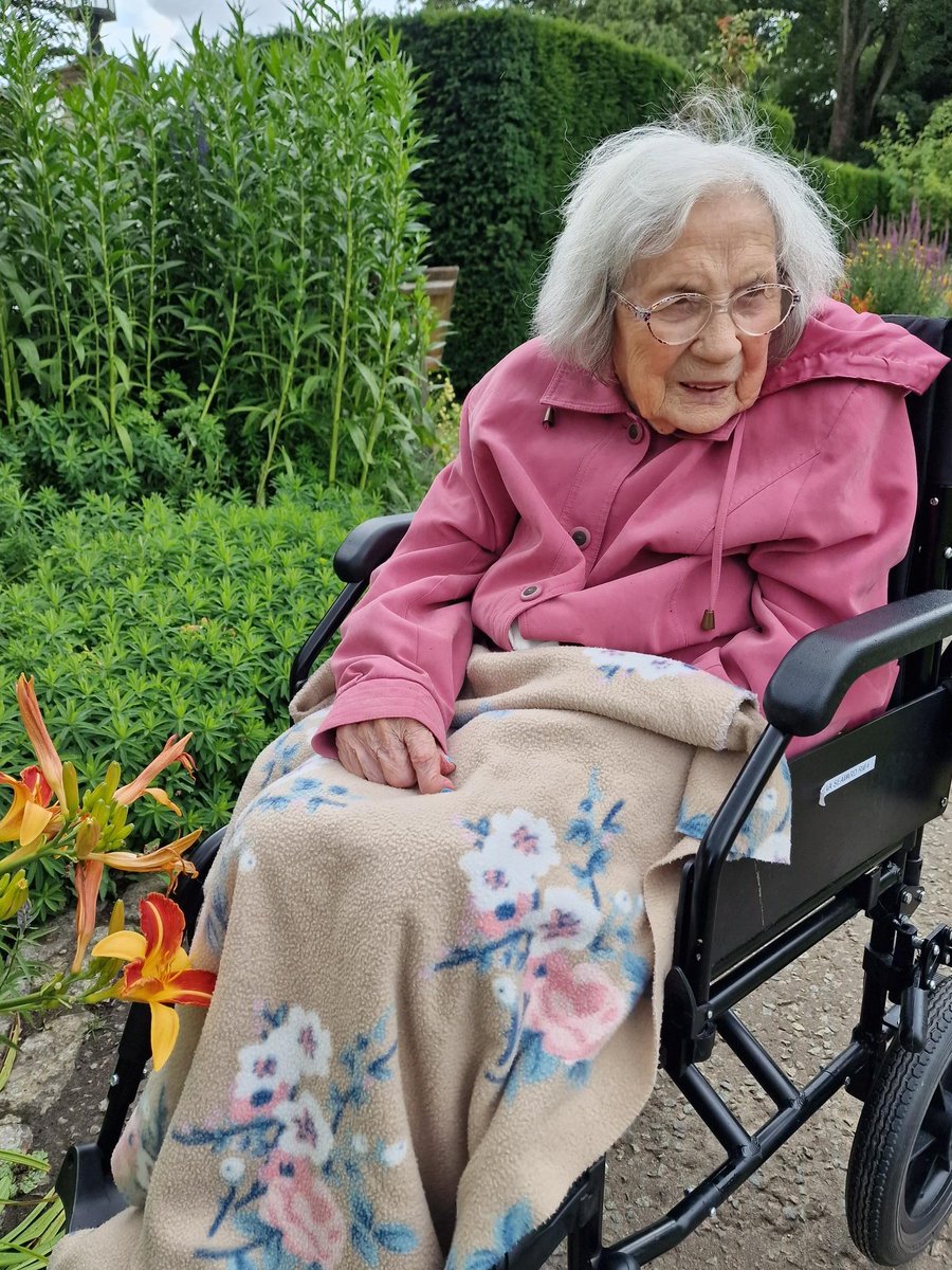 LinwoodCareHome's tweet photo. A day at #Pembroke Lodge being enjoyed by a few of our #residents despite the odd shower. all @#anchorlinwood. https://t.co/1qbC7fUNoW