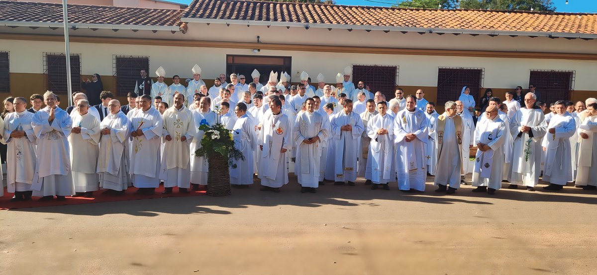 episcopalpy's tweet photo. #Peregrinación #SiervoDeDios
Ayer recordamos y celebramos el 80 Aniversario de Nacimiento a la Eternidad del Siervo de Dios, Padre Julio César Duarte Ortellado. En este día tan especial, el Clero de Paraguay realizó una peregrinación a su tumba para honrar su vida y legado. https://t.co/Ylb78NVaJJ