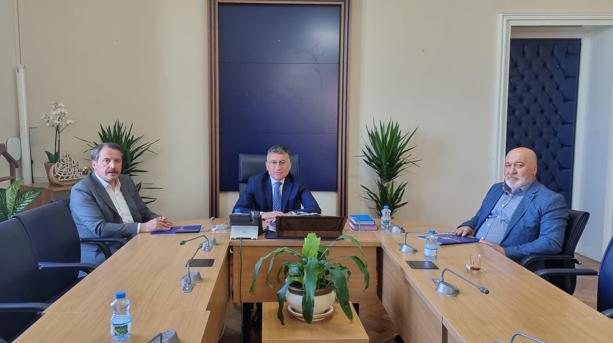 SÖZÜN TAM VE EKSİKSİZ HAYATA GEÇİRİLMESİ İÇİN 
İLAVE ADIMA İHTİYAÇ VARDIR

Kamu görevlilerimizin beklediği maaş artışlarını içeren ve detayları bugün belli olan Torba Kanun Teklifi ile ilgili Adalet ve Kalkınma Partisi Grup Başkanı <a href="/avabdullahguler/">Abdullah Güler</a> ’i ziyaret ettik. 

Sayın