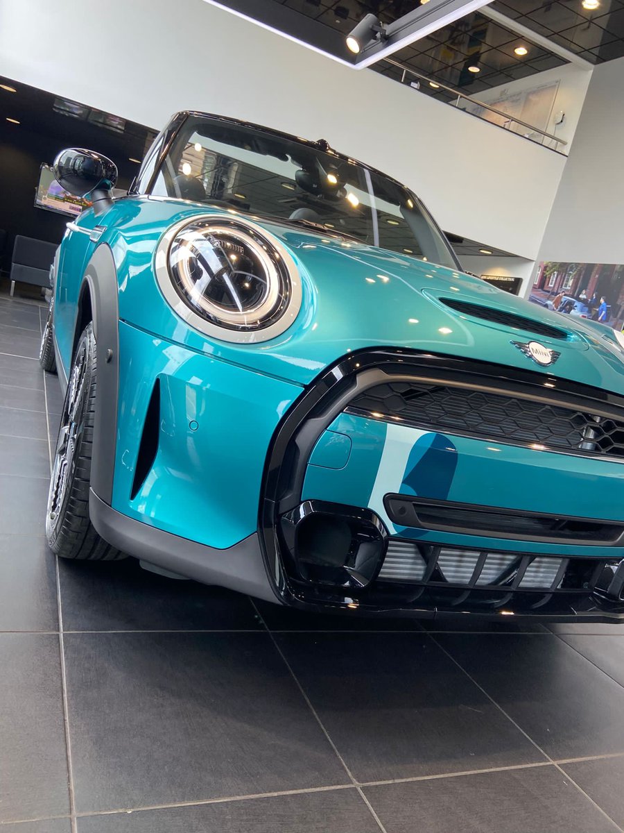 stratstonemini's tweet photo. Introducing the MINI Convertible Seaside Edition! 🏖️

Created to mark 30 years of roof-down MINI adventures, this special edition model was built to make waves!

Head over to Stratstone MINI Chesterfield and check out this beauty for yourself! https://t.co/rytMdvY6f0
