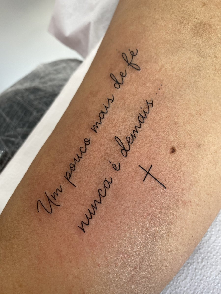 likafurtado's tweet photo. #Falamansa no #Encontro 🩵 Amo demais essa banda incrível, tanto que a minha música preferida está tatuada na pele:

 “ … um pouco mais de fé nunca é demais…” https://t.co/hpiOKNTign