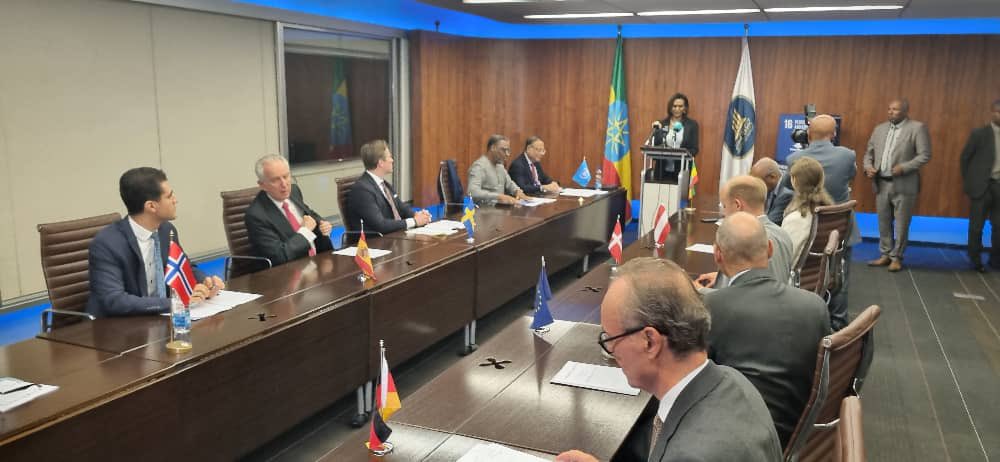 Today, Sweden🇸🇪 together with <a href="/EUinEthiopia/">EU in Ethiopia / የአውሮፓ ህብረት በኢትዮጵያ</a>, EU member states 🇩🇰 🇦🇹 🇩🇪 🇱🇺 🇳🇱 🇪🇸🇪🇺&amp; <a href="/NorwayinAddis/">Stian Christensen</a>, committed to provide 7M EUR to support the work of the Ethiopian National Dialogue Commission.
Ambassador <a href="/HLundquist/">Amb. Hans Henric Lundquist</a> attended the signing ceremony held at the Ministry of Finance.