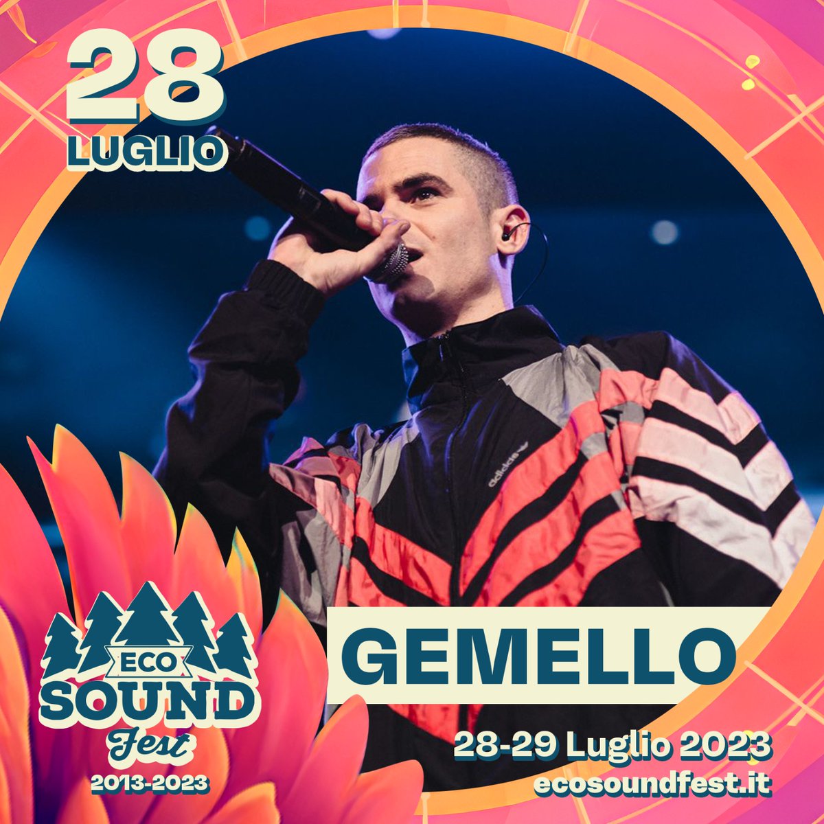 Inizia la sua carriera nel collettivo TruceKlan e nel gruppo In The Panchine. È conosciuto anche come pittore e i quadri che dipinge influenzano il modo in cui scrive canzoni.
Gemello🔥
28 Luglio💚#EcoSoundFest2023
Caprarola (VT), Parco delle Ex Scuderie Farnese
#rapitaliano