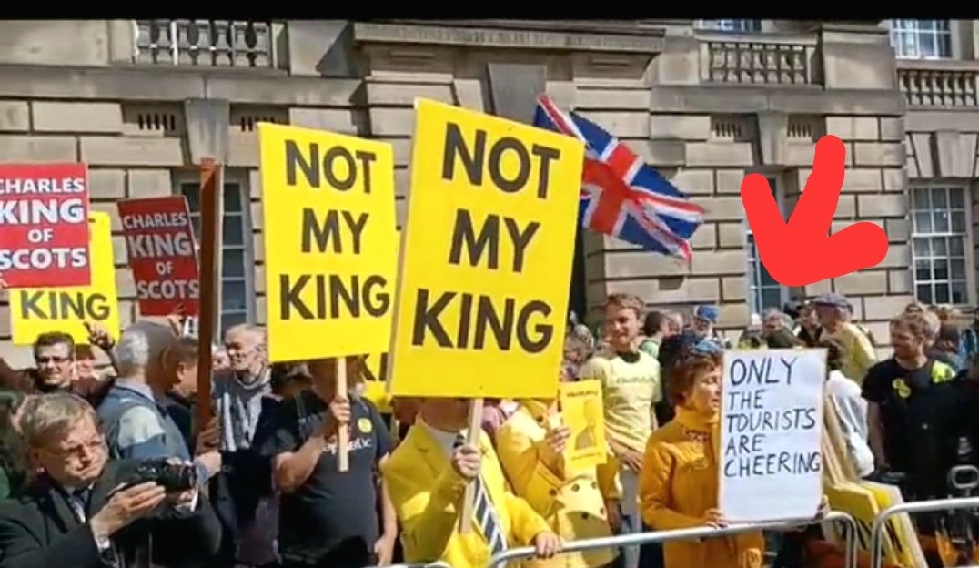 I_amMukhtar's tweet photo. The Scottish are letting us know what's happening on the ground.

#NotMyKing https://t.co/9G94SwHRGh