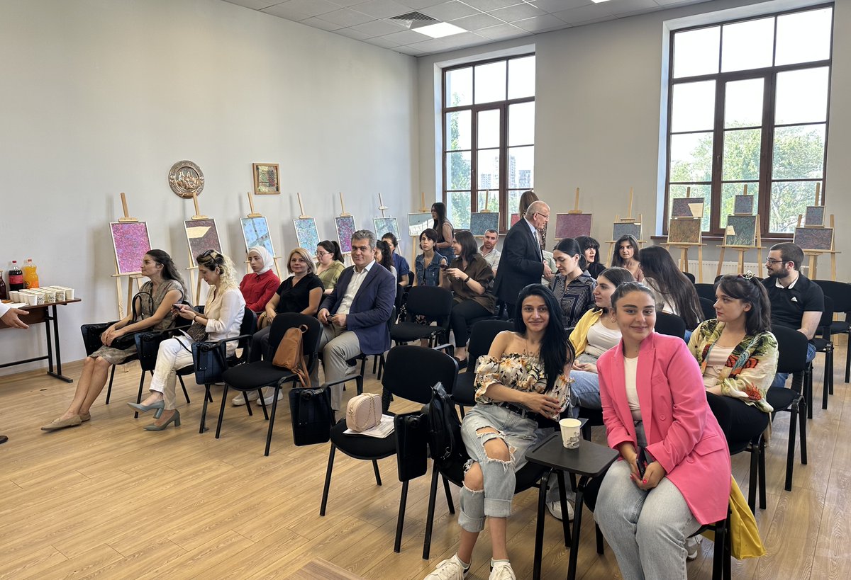 TiflisEgitim's tweet image. Tiflis Türkçe Kurs Merkezinde bahar dönemi kurslarını başarıyla tamamlayan 108 öğrenci için sertifika töreni düzenlendi. 🇹🇷🎓👏

Öğretmenlerimize teşekkür eder, kursiyerlerimize başarılar dileriz. 

@tcmeb @mebabdigm @mebyyegm