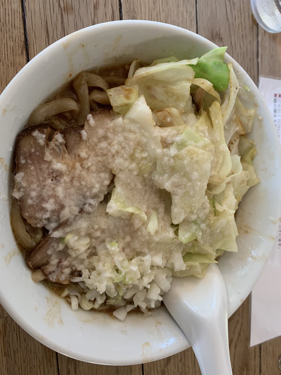 力丸@佐久 猿久保
背脂醤油 脂多め 中辛 にんにくW キャベツトッピング
久しぶりの定番
脂の甘みにクサウマトンコツが最高の相性
プルプルモチモチの麺はスープに絡んで美味
限定に流れがちながらやはり定番メニューも外せない