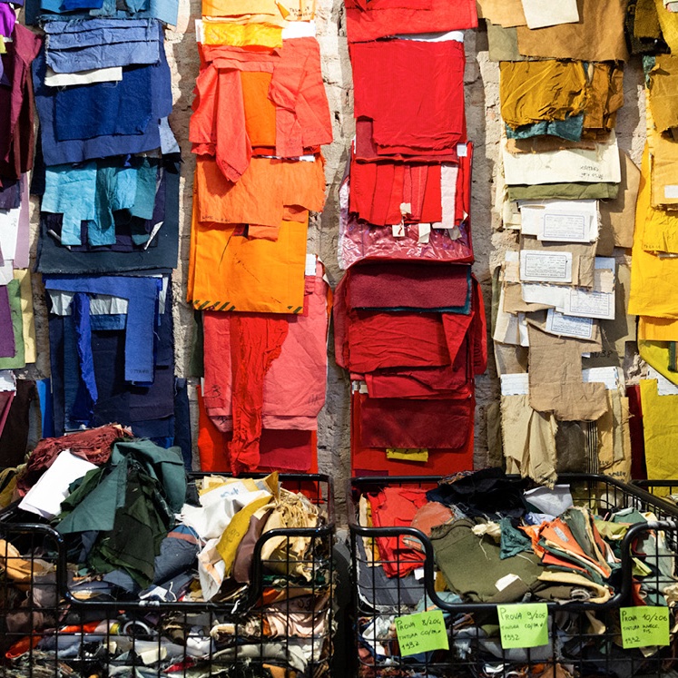 JoKateJenkinson's tweet photo. Heading to @FalmouthUni with @ProfGroves, @sprecher_d and Paul Owen today for the Dress Devolution conference. A fab opportunity to reflect on all the fun we’ve had so far with the Locating_Menswear network #locatingmenswear #dressdevolution https://t.co/8lr5DKjNem
