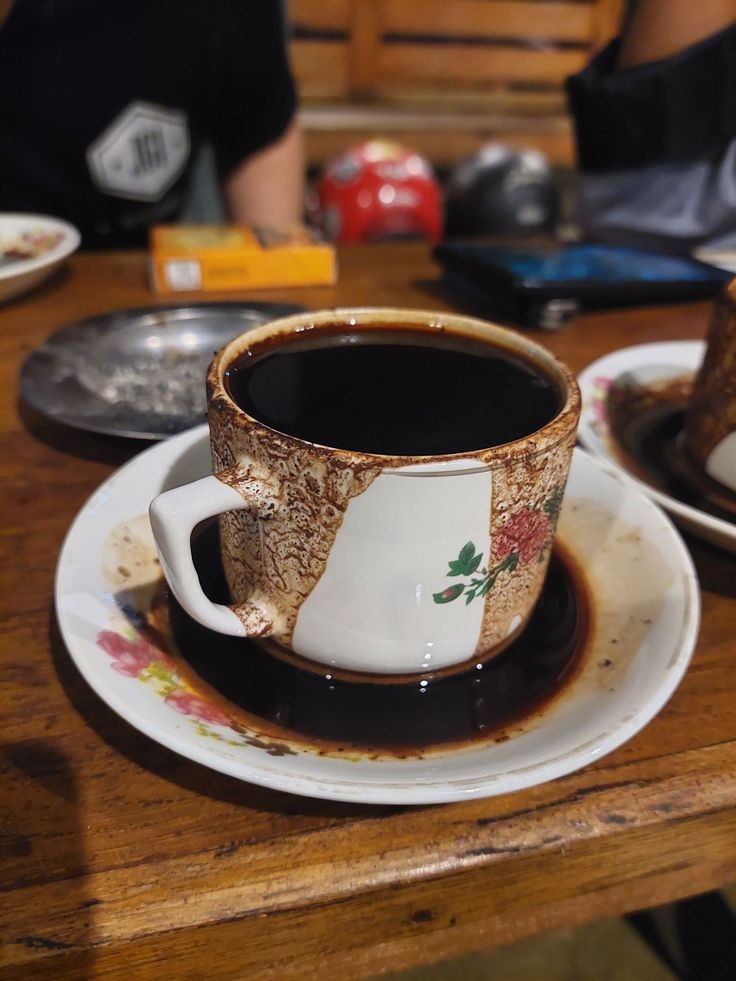 Biarkan saja orang-orang melihat betapa semrawutnya tampilanmu
mungkin tidak sedikit orang yang melihatmu dengan pandangan jijik
Tapi kamu akan tetap menjadi favorit dihati orang yang mencintaimu.