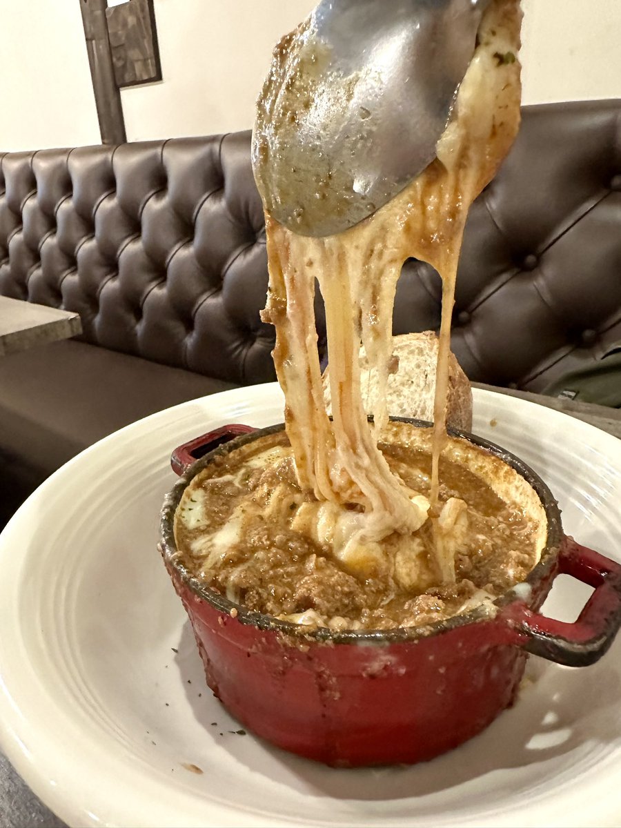 kottan999's tweet image. circolo（チルコロ）@熊谷市　

溶岩パスタ
シカゴピザ
燻製ポテトサラダ

チーズが食べたいとのリクエストにお応えしてガンガンチーズのこちらへ
のびのびチーズ、たぷたぷチーズ
満足度はめちゃくちゃ高い！
燻製ポテトサラダは動画で続けます

#イタリアンバル　
#チルコロ　
#circolo