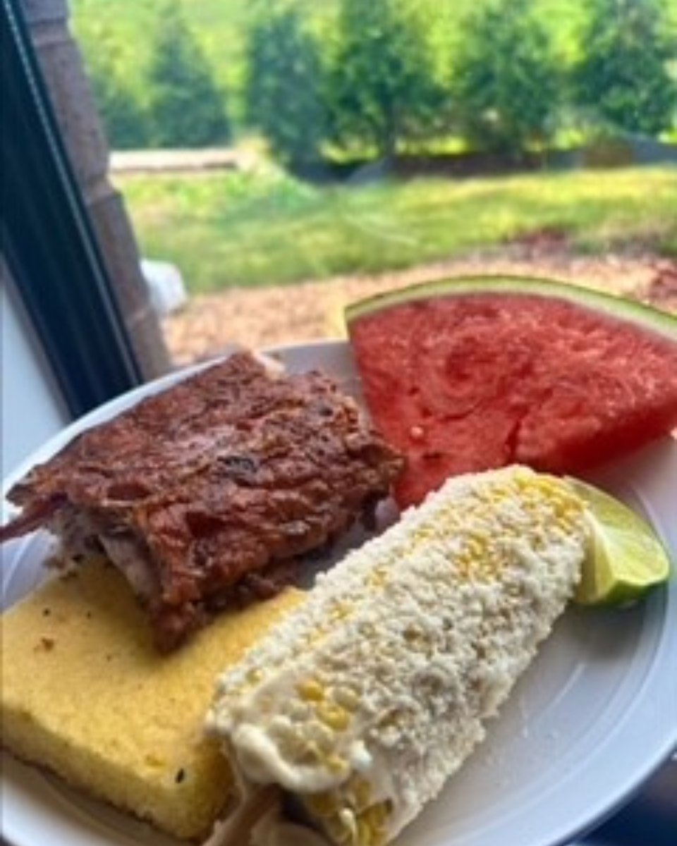 SuncloudHealth's tweet photo. This July 4th, the spotlight is on our chef - Victor! He provides expert culinary skills to our patients and brings genuine authenticity to the patients through the food he makes. Our residents were treated to Homemade Ribs, Cornbread, Watermelon Slices, and BUILD YOUR ELOTE! https://t.co/EStwPFsaie