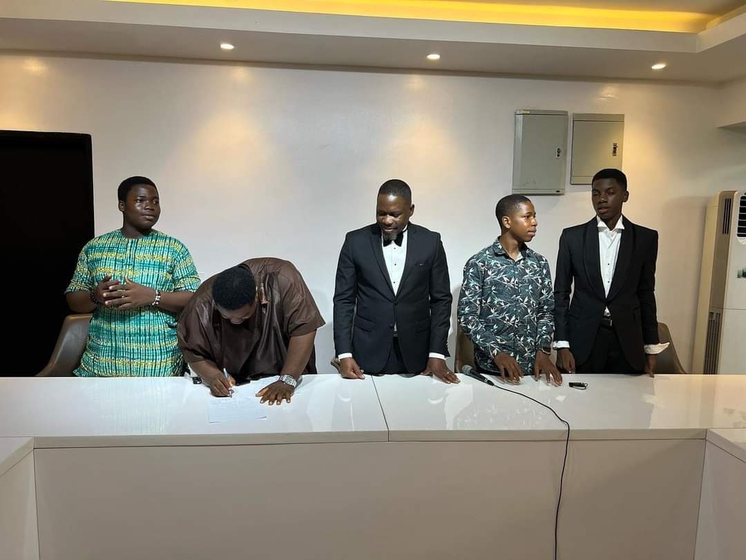 JerryOmole's tweet photo. PRESS CONFERENCE with @punchnewspapers @thisdaynewspaper @businessdayng as @backcountryjazz U.S.A 🇺🇸 hosts us @vitaledgeglobal_academy a.k.a @saxophonehub 🇳🇬 again this year for their summer camp scholarship program in Connecticut U.S.A
We can’t wait to acquire more knowle... https://t.co/fb24M5wAed