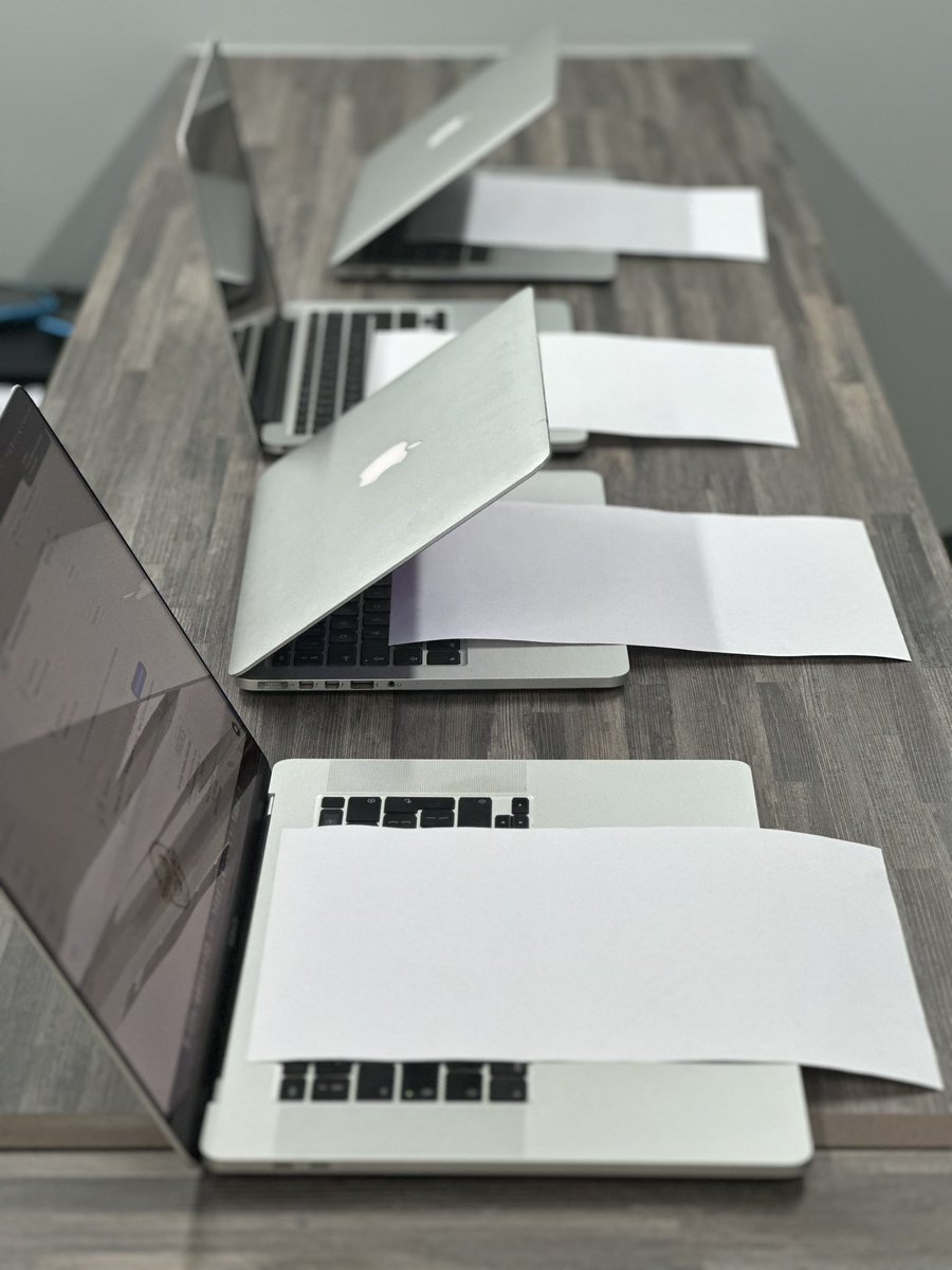 TheGeneralDekok's tweet photo. All in a days work for all your Apple Repairs with original parts and warranty #AdaptingToTech https://t.co/TfDUNKKrls